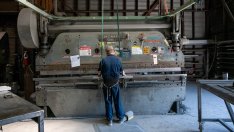 Безработицата в България се застопорява през 2024 г., но остават клъстери с по 20-30%