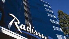Хакери се домогнаха до банковите данни в Radisson 