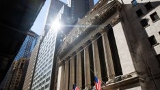 Dow не можа да се задържи на историческия си връх от 30 000 пункта