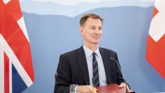 Джереми Хънт: По-ниските нива на държавен дълг ще позволят понижаване на данъците