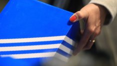 И Adidas затваря магазините си в Русия