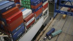 Търговският дефицит на САЩ удари нов рекорд през януари