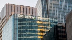 Deloitte ще използва AI в опит да избегне масови съкращения в бъдеще