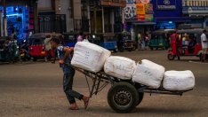 Финансите на бедните страни са под натиск заради по-високите лихви