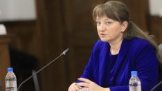 Сачева: Работещите на светло фирми получиха по-големи компенсации