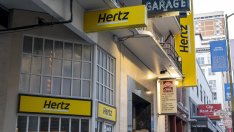 Провалът с електромобилите на Tesla води до по-висока от очакваното загуба за Hertz