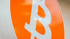 Цената на биткойна продължава пътя си надолу до под 23 хил. долара