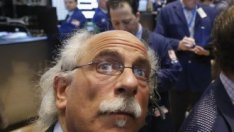 Dow Jones надхвърли 15000 пункта след неочаквания спад на безработицата в САЩ