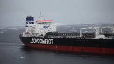 Бурите не спират износа на руския петрол, притиснат от западните санкции