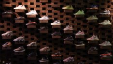 Adidas отново повиши прогнозата си след нова продажба на продукти на Yeezy