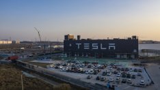 Tesla: Гигафабриката в Китай продължава да сглобява електромобили