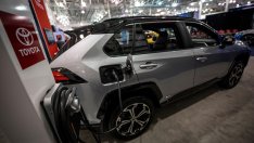 Анализ: Плъгин хибридите отделят почти толкова емисии, колкото бензиновите коли