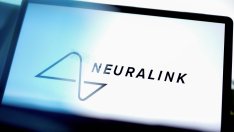 Компанията за мозъчни импланти на Мъск планира да набере 500 млн. долара