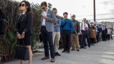 Броят на заявленията при безработица в САЩ се повишава слабо