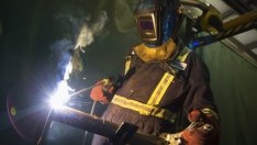 Икономическият растеж се забавя през четвъртото тримесечие на 2014 г.