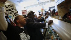 Вдигането на минималната заплата в САЩ не е опасно