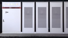 Австралия залага на големите батерии, докато премахва въглищните централи