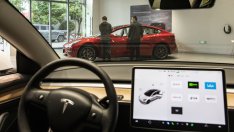 Tesla започва нова сервизна акция в Китай заради проблеми с коланите и софтуера
