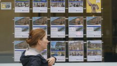 Цените на британските жилища бележат най-големия си спад от 12 години