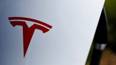 Tesla е обвинена в заплахи срещу чуждестранните си работници
