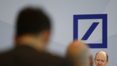 Акциите на Deutsche Bank скочиха след слухове за обратно изкупуване на облигации