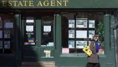 Банките във Великобритания планират рязко свиване на ипотечното кредитиране