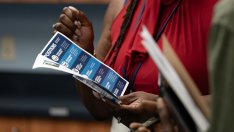 Броят на молбите за помощи при безработица в САЩ спадна до 7-месечно дъно