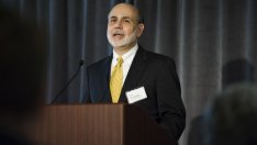 Бернанке намекна за ново печатане на пари