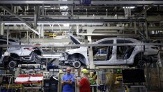 Заплахата от Китай кара западните компании да разработват по-достъпни електромобили 