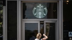 Планът за съживяване на бизнеса на Starbucks още не дава плодове