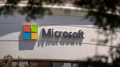 Microsoft увеличава заплатите, за да задържи служителите