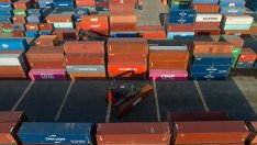 Увеличеното търсене от Китай помага на износа на Южна Корея да запази темпа си на растеж