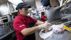 Американският бизнес добавя 239 хил. работни места през октомври