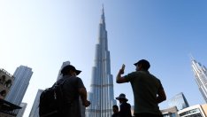 Феновете на Световната купа избират парти града Дубай пред скучния Катар