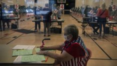 Отслабването на демокрацията е друга вреда от технологичните гиганти