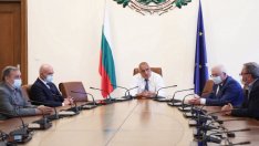 Засилват капацитета на болниците с интензивни легла