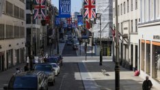 Спад в БВП и ръст на спестяванията – това прави COVID-19 с британската икономика