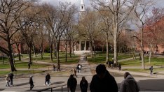 Администрацията на Тръмп спира насрочването на интервюта за студентски визи