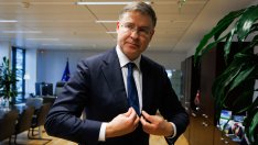 Домбровскис: Конфискуването на замразените руски активи в помощ на Украйна остава опция