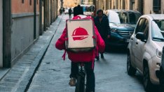 Управляващите намаляват и ДДС за доставка на храна за вкъщи