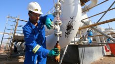 Цените на петрола продължават да изкачват върхове заради решението за Иран*