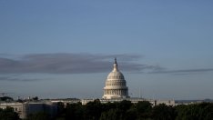 Сенатът на САЩ е отхвърлил мярка за възобновяване заплащането на федералните служители