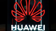 Huawei ще раздава бонуси на служителите, които ѝ помагат да се справи с кризата