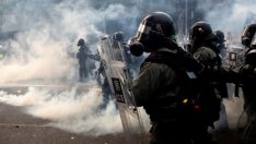 Лидерът на Хонконг замина за Пекин, за да докладва за протестите 