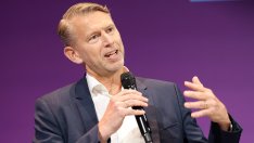 Бившият шеф на фалиралата Northvolt основа AI стартъп с фокус върху производството 