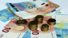 Правителството няма да замразява минималната работна заплата на 620 евро 