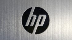 Скокът на продажбите на лаптопи помогна на HP
