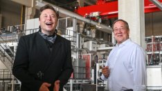 Мъск и Лашет критикуват германската мания за регулации