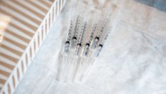 Pfizer и Сие може да спечелят милиарди с бустерните дози