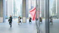 Бизнесът в еврозоната отчита забавяне на растежа на заплатите